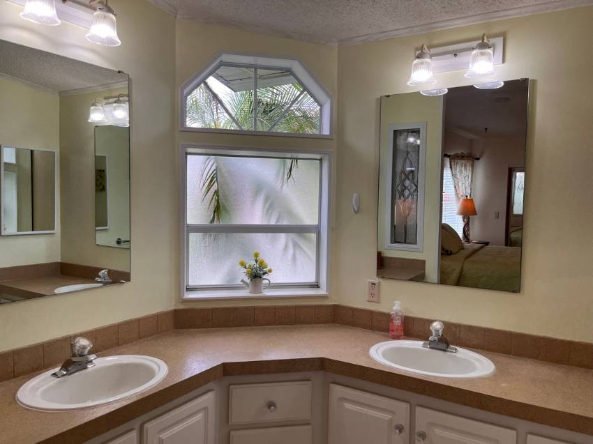 1276 Las Brisas Lane a Winter Haven, FL Mobile or Manufactured Home for Sale